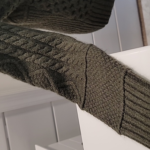 American Eagle Patterened Sweater - Picture 5 of 12